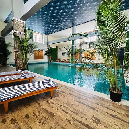 Golden Retreat Hotel Baharampur Ngoại thất bức ảnh