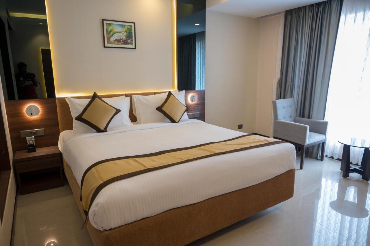 Golden Retreat Hotel Baharampur Ngoại thất bức ảnh