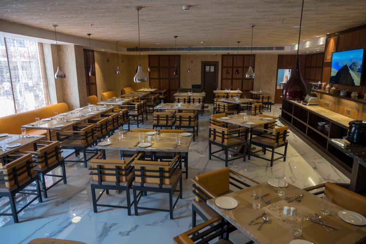 Golden Retreat Hotel Baharampur Ngoại thất bức ảnh