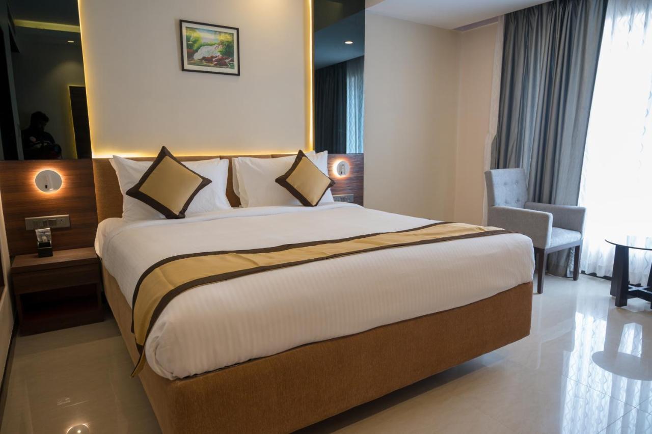 Golden Retreat Hotel Baharampur Ngoại thất bức ảnh