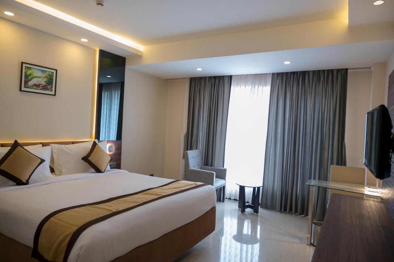Golden Retreat Hotel Baharampur Ngoại thất bức ảnh