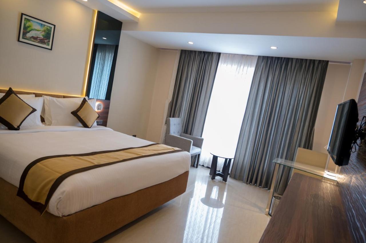 Golden Retreat Hotel Baharampur Ngoại thất bức ảnh