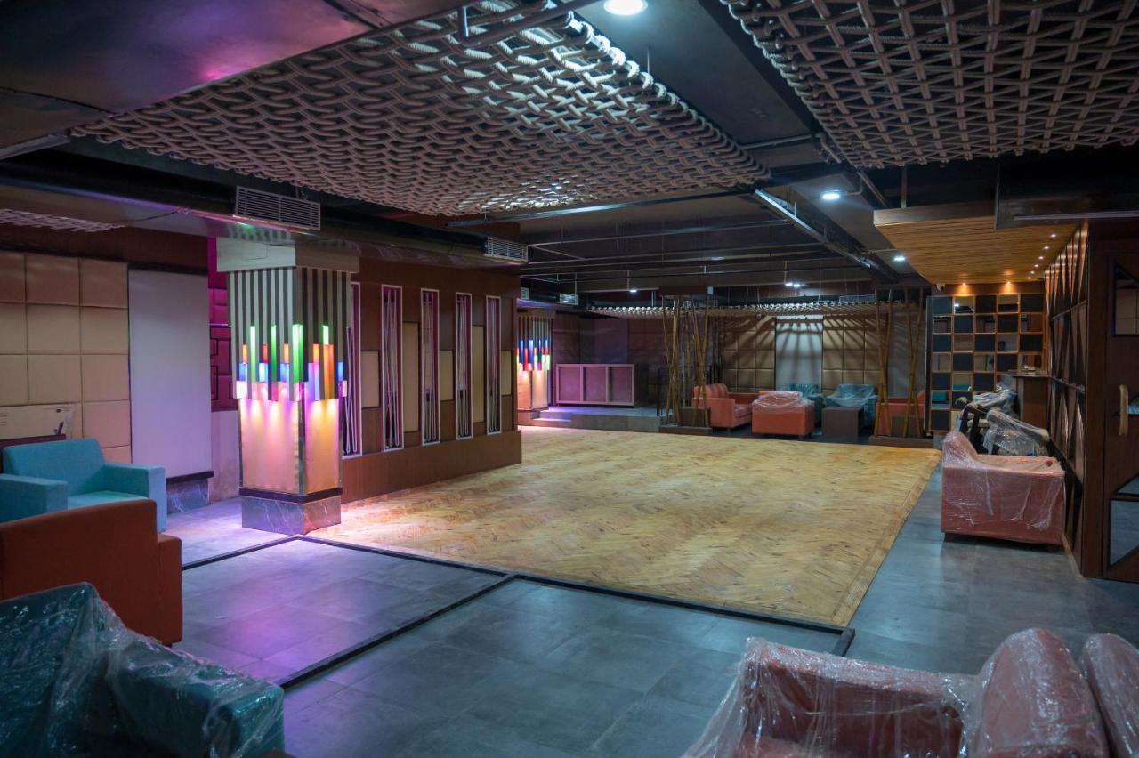 Golden Retreat Hotel Baharampur Ngoại thất bức ảnh