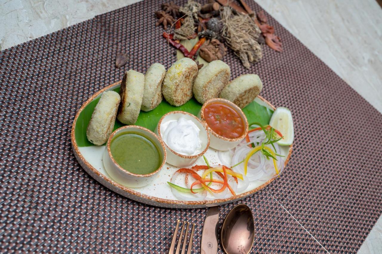 Golden Retreat Hotel Baharampur Ngoại thất bức ảnh