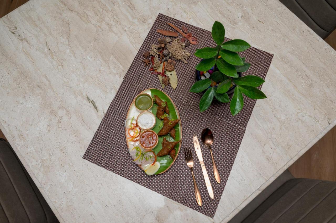 Golden Retreat Hotel Baharampur Ngoại thất bức ảnh