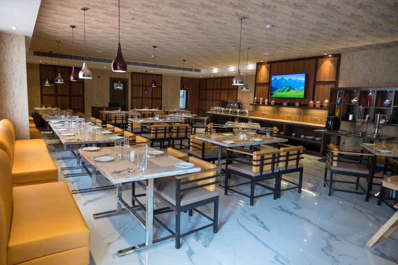 Golden Retreat Hotel Baharampur Ngoại thất bức ảnh