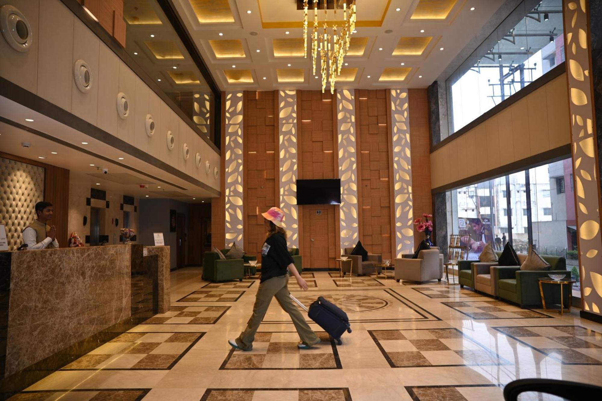 Golden Retreat Hotel Baharampur Ngoại thất bức ảnh