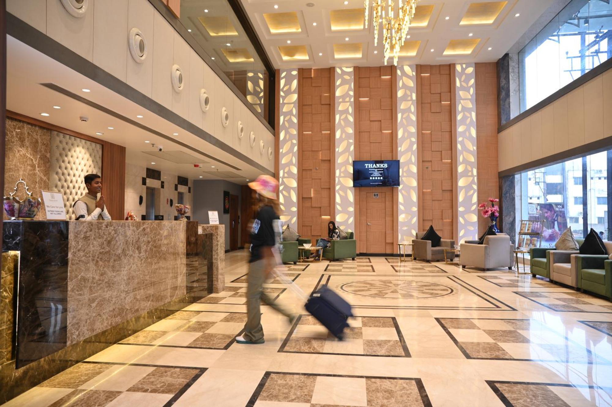 Golden Retreat Hotel Baharampur Ngoại thất bức ảnh