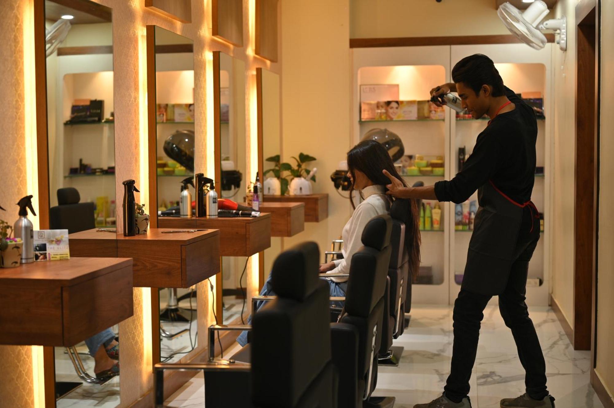 Golden Retreat Hotel Baharampur Ngoại thất bức ảnh