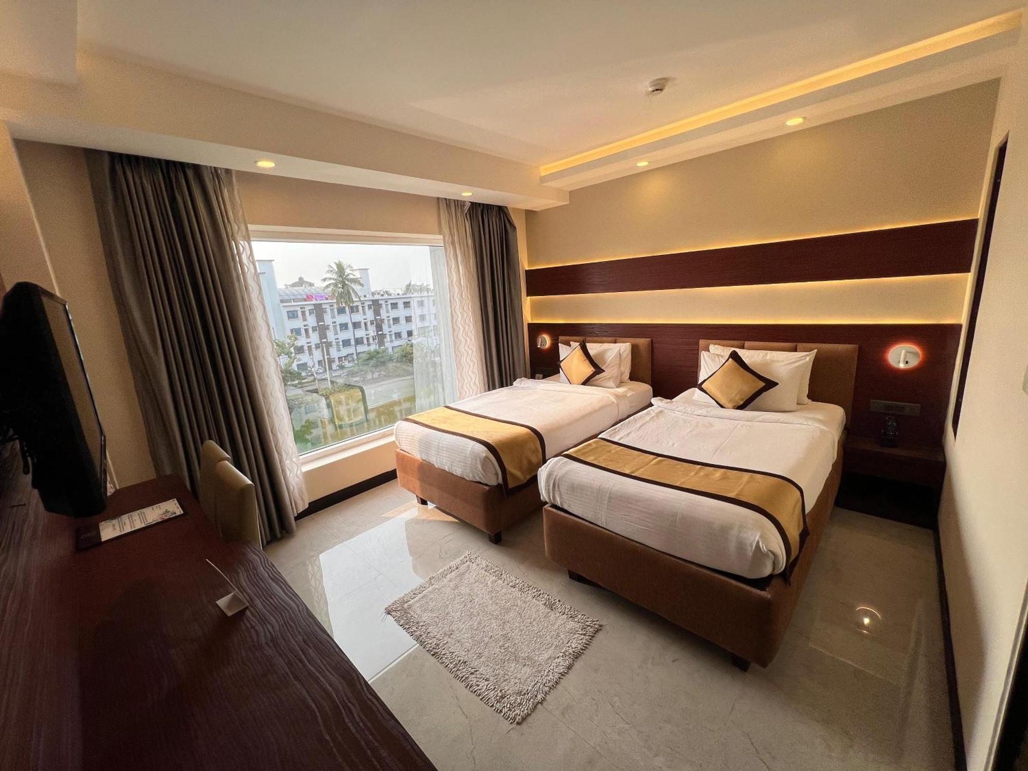 Golden Retreat Hotel Baharampur Ngoại thất bức ảnh
