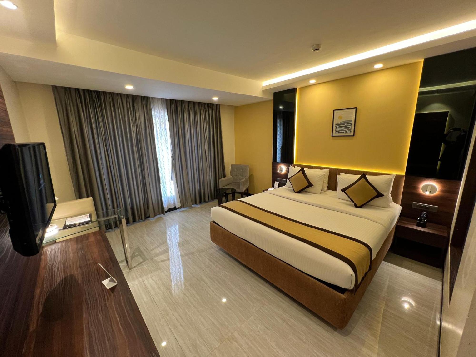 Golden Retreat Hotel Baharampur Ngoại thất bức ảnh