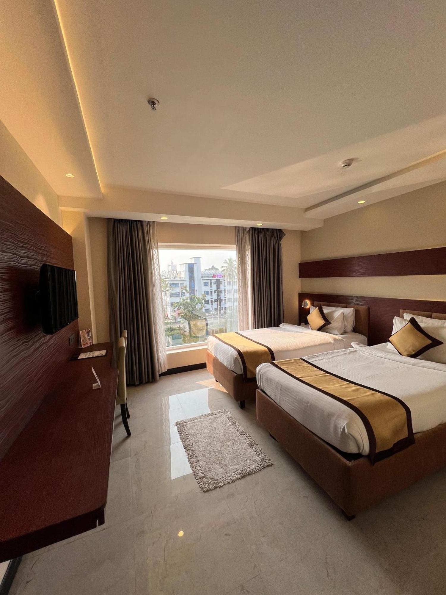 Golden Retreat Hotel Baharampur Ngoại thất bức ảnh