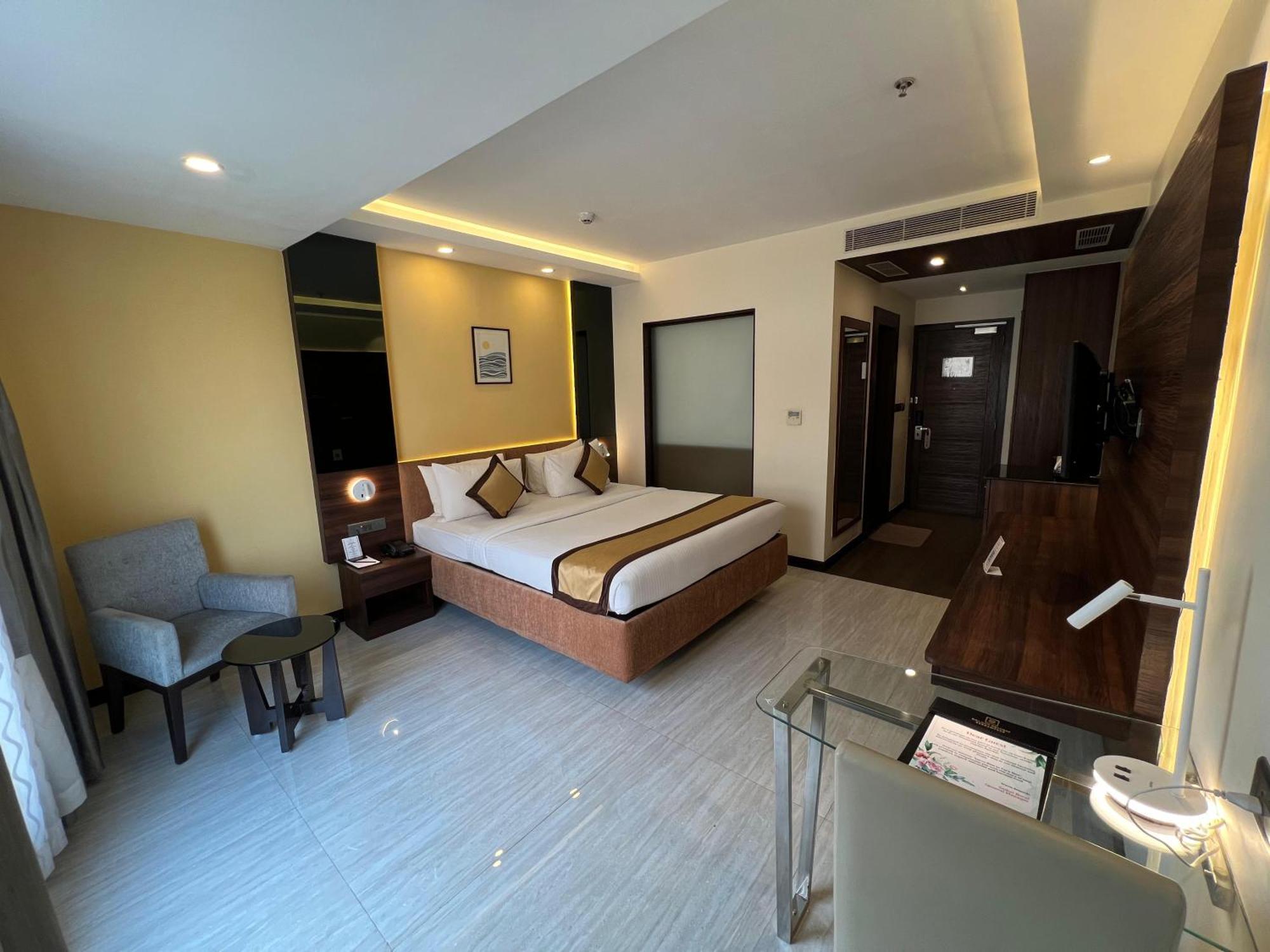 Golden Retreat Hotel Baharampur Ngoại thất bức ảnh