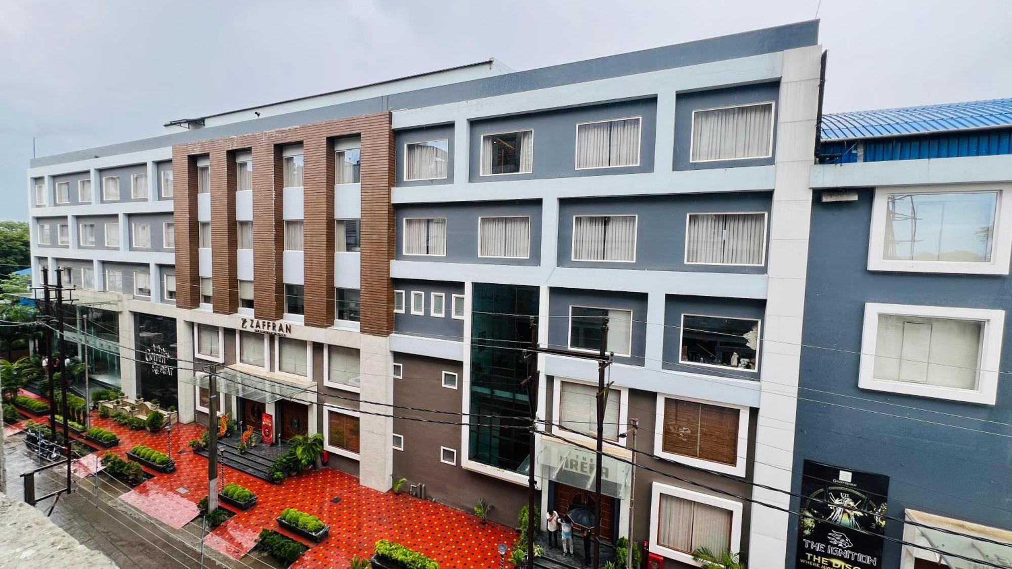Golden Retreat Hotel Baharampur Ngoại thất bức ảnh