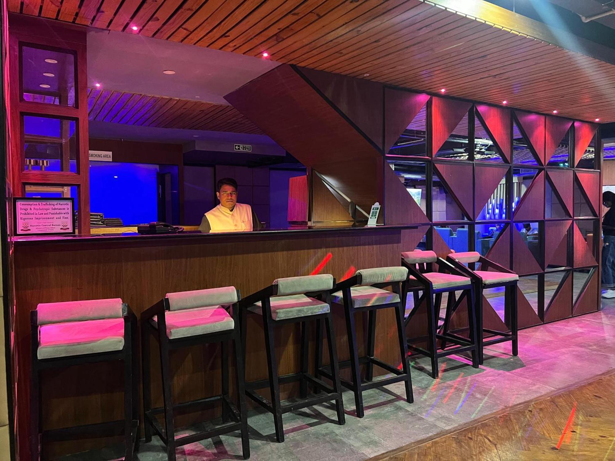 Golden Retreat Hotel Baharampur Ngoại thất bức ảnh