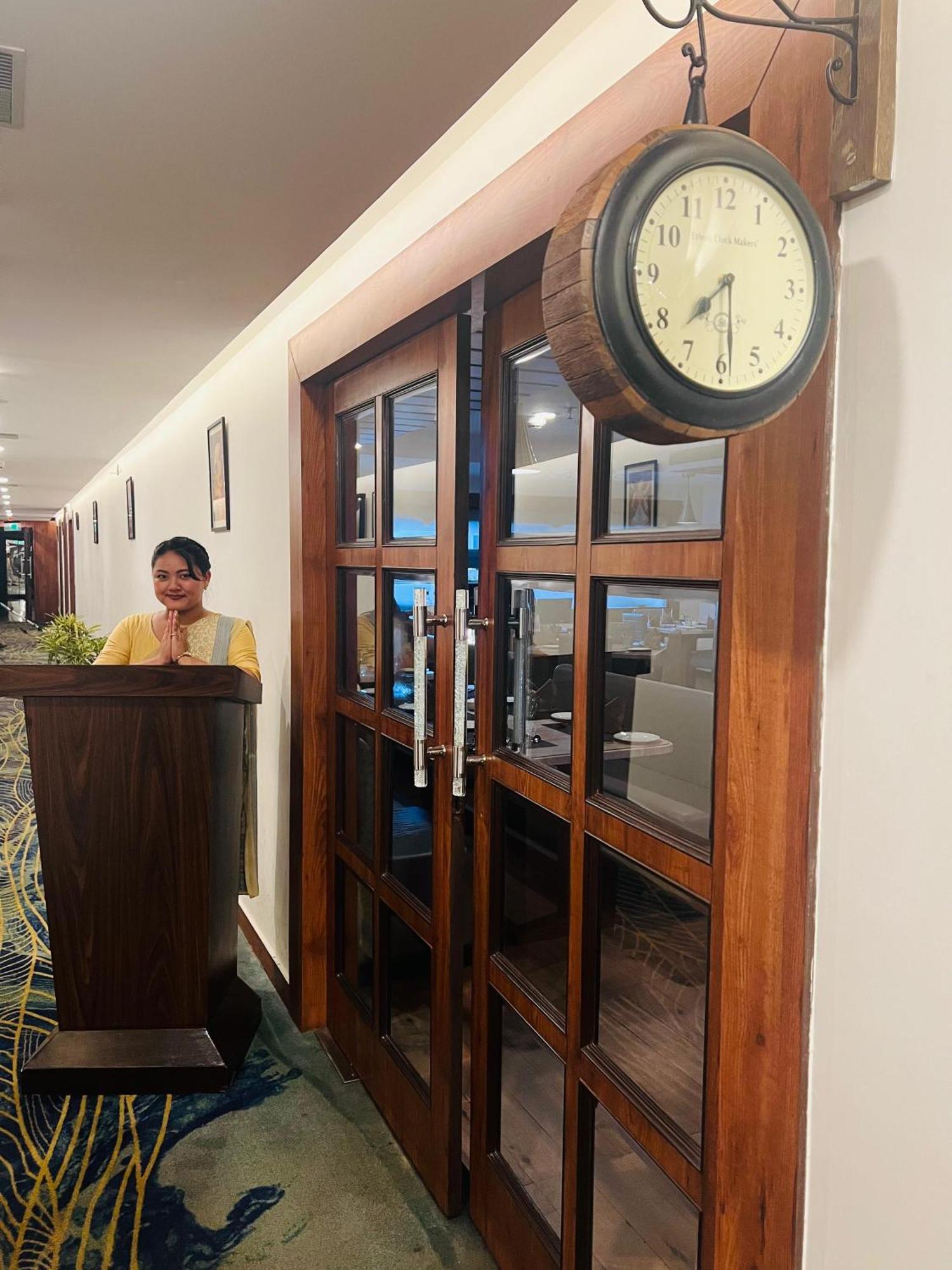 Golden Retreat Hotel Baharampur Ngoại thất bức ảnh