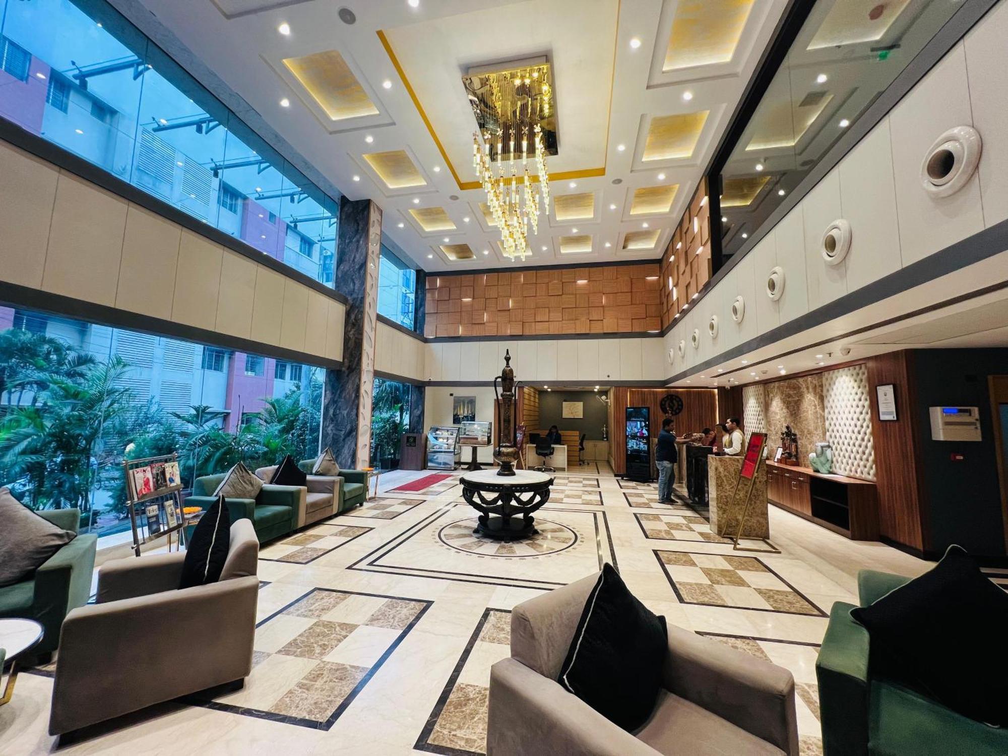 Golden Retreat Hotel Baharampur Ngoại thất bức ảnh