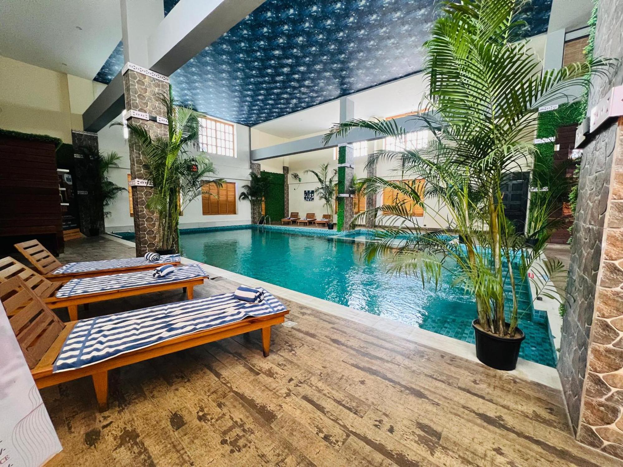 Golden Retreat Hotel Baharampur Ngoại thất bức ảnh